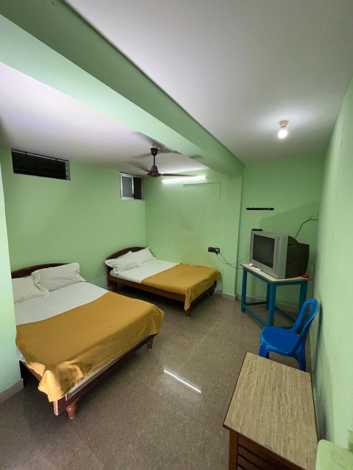 Hotel Chola Lodge Arantangi ภายนอก รูปภาพ